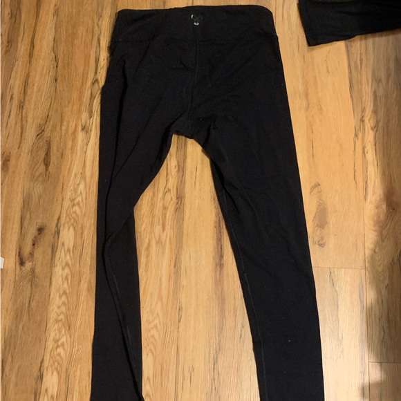 Aritzia TNA black leggings size M - Picture 2 of 3
